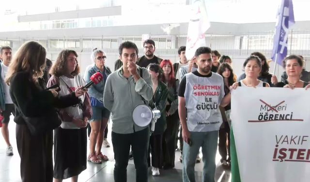 İstanbul Kongre Merkezi Önünde Eylem: Vakıf Üniversitelerindeki İşten Çıkarmalara Sert Tepki!