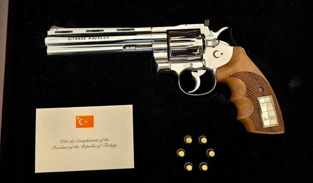 NATO Zirvesinde Erdoğan’dan Akılalmaz Hediye: Dünya Liderleri Ne Yapacağını Şaşırdı!