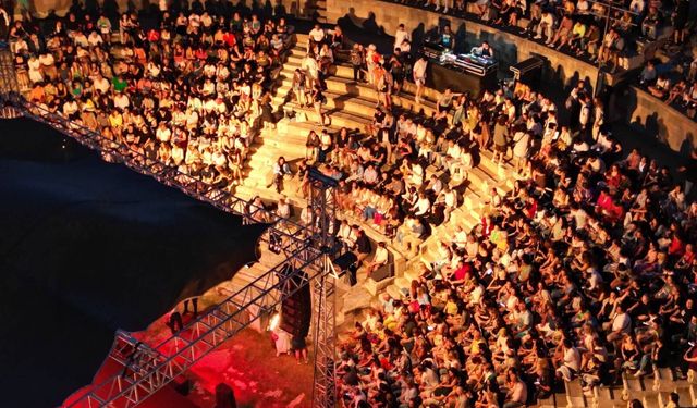 Tarih ve Sanatın Muazzam Buluşması: Bergama Tiyatro Festivali 7. Kez Kapılarını Açıyor!