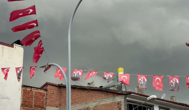 Taşova’da Şiddetli Fırtına ve Ağaç Devrilmesi Dehşeti: Çatılar Uçtu, Minare Yıkıldı!