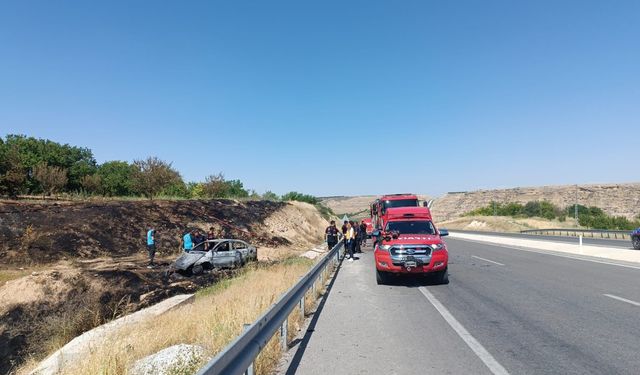 Akçadağ'da Bahçeye Uçan Otomobil Saniyeler İçinde Alev Topuna Döndü: Baba Yaralı, Oğlu Feci Şekilde Can Verdi!
