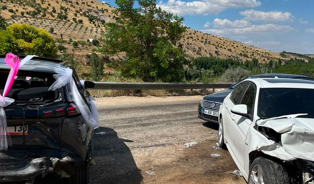 Doğanşehir'de Düğün Konvoyunda Feci Kaza: 4 Araç Birbirine Girdi, 4 Yaralı!