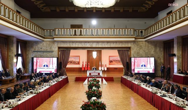 AK Parti 'Çerçeve Yasa' Teklifini Sunmaya Hazırlanıyor: İşte Masadaki Detaylar!