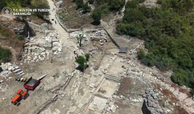 Aspendos'ta Tarihi Keşif: 1800 Yıllık Şifa Sembolü Gün Yüzüne Çıkarıldı!