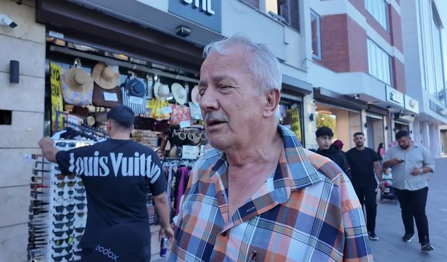 Cebindeki Son 30 Lirayı Gösterdi: "Zaten Emekliler Ölsün Diyorlar!"