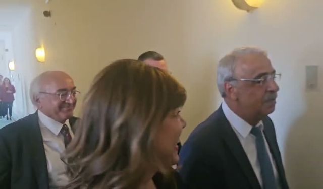 DEM Parti'de Kritik 'Çerçeve Yasa' Zirvesi Tamamlandı: Eş Genel Başkanlar İmzayı Attı!