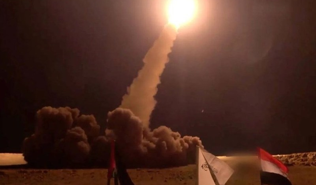 Husiler Balistik Füze ve İHA'larla Askeri Kampları Vurdu, 40'tan Fazla Ölü Var!