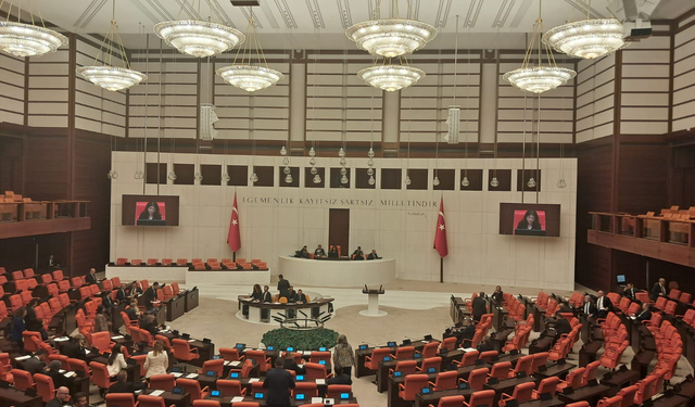 Meclis'te Kritik Fezleke Hareketliliği: CHP'li İsimler ve Sera Kadıgil İçin Dokunulmazlık Adımı!