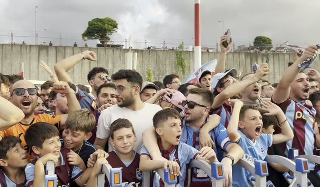Mohamed Salah Trabzon'a Ayak Bastı: Havalimanında 25 Bin Taraftarla Tarihi Karşılama!
