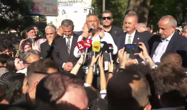 Özgür Özel Bankın Üzerinde Seslendi: "Sizin Karşınızda Geri Adım Atan Namerttir!"
