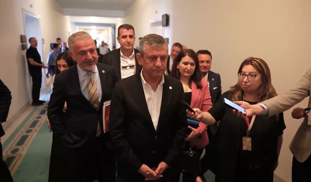 Özgür Özel TBMM'de Rest Çekti: "Kanun Teklifine İmza Atma Niyetimiz Yok!"