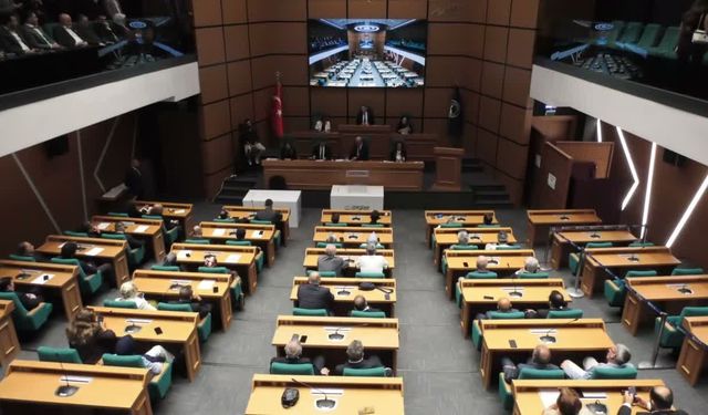 Üsküdar Belediyesi’nde Olaylı Seçim: 4 Turluk Krizin Ardından Sibel Tan Çetinkaya Kazandı!