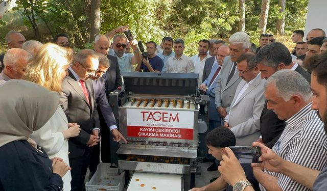 Malatya’da Üreticiyi Uçuracak Dev İcat: 15 İşçinin Yaptığı İşi Tek Başına Yapıyor!