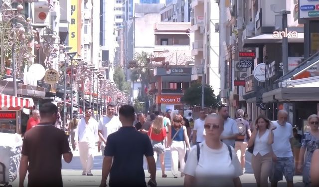 Üniversiteliler Gelecek Kaygısında: "Hem Okuyup Hem Çalışmak Zorundayız!"