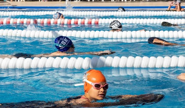 Mezitli'de Yaz Dönemi Yüzme Kursları Sona Erdi: 1330 Vatandaş Yüzme Öğrendi