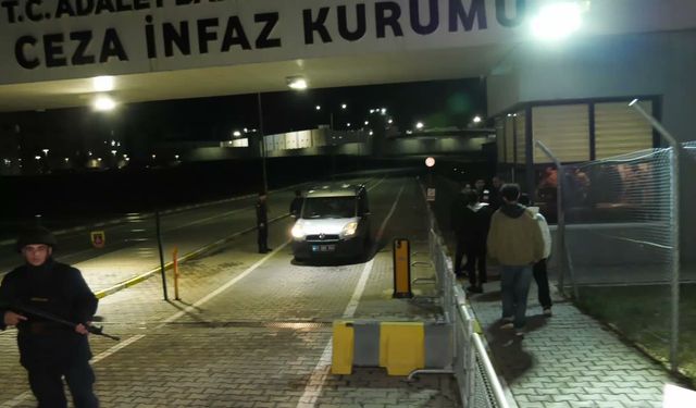Komedyen Deniz Göktaş Tahliye Edildi: "Dışarıda Olmak Çok Güzel Ama Aklım İçeride Kaldı"