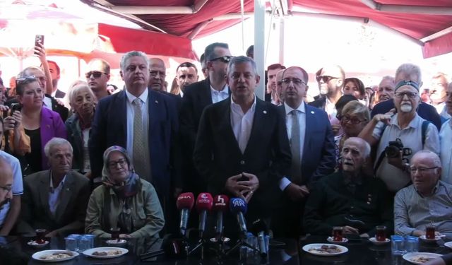 Özgür Özel Emeklilerle Buluştu: Hiçbir Maaş Asgari Ücretin Altında Olmayacak!