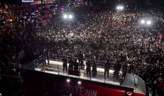 Özgür Özel'den Üsküdar Mitinginde Erken Seçim Çağrısı: "Ayrılıkta Azap Birliktelikte Rahmet Vardır"