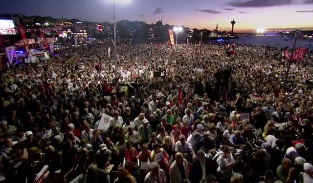Özgür Özel'den Üsküdar'da Erdoğan'a Sert Tepki: "Bu Mu Senin Demokratlığın?"