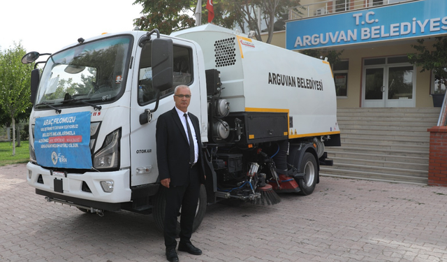 Arguvan Belediyesi’ne yeni yol süpürme aracı