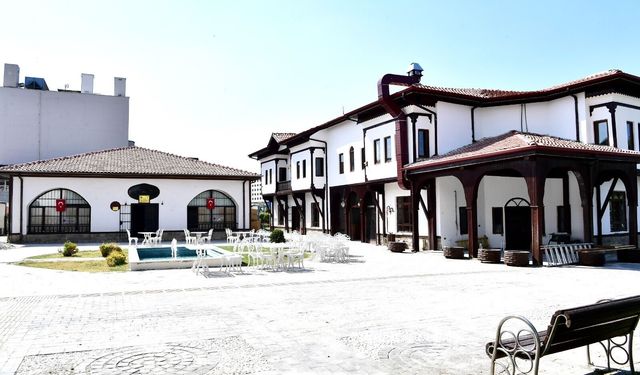 Malatya'da Tarihi Kerpiç Evler Canlanıyor: Bi’Mekan Kerpiç Evler Kapılarını Açıyor!