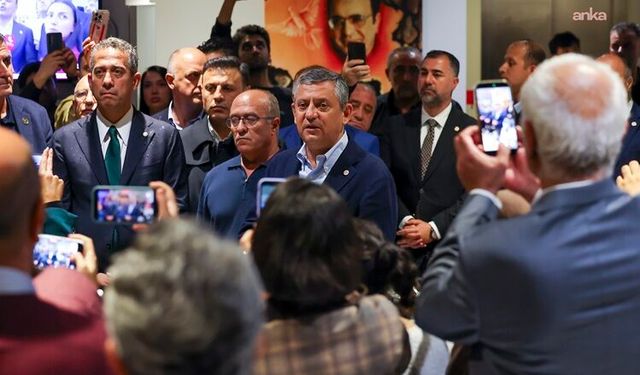 Özgür Özel'den Kayyım Atanan Halk TV'ye Dayanışma Ziyareti: "Hedef Alınan Halkın Haber Alma Hakkıdır"