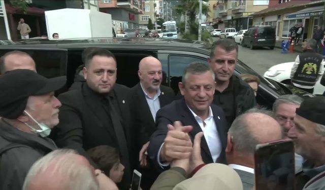 Özgür Özel Arhavi Pazarında Vatandaş ve Esnafla Buluştu