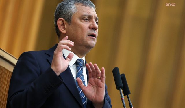 Özgür Özel’den Parti Transferleri Açıklaması: "Hırsıza Değil Mağdura Hesap Soruluyor"