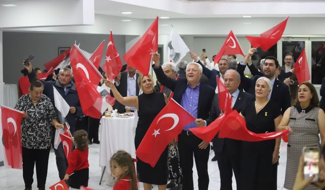Hekimhan'da Geleneksel Cumhuriyet Balosu'nda Büyük Coşku: "Cumhuriyet'ten Vazgeçmedik, Vazgeçmeyeceğiz"