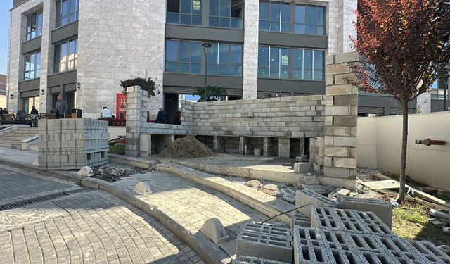 Malatya Çarşısında Yeşil Alan Üzerine Yapılan Muhtarlık Ofisi Yıkıldı