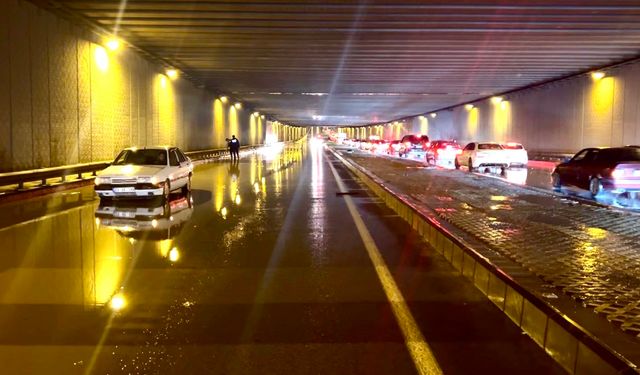 Malatya Çevreyolunu Su Bastı: Alt Geçitler Tıkandı, Sorumluluk Tartışması Başladı