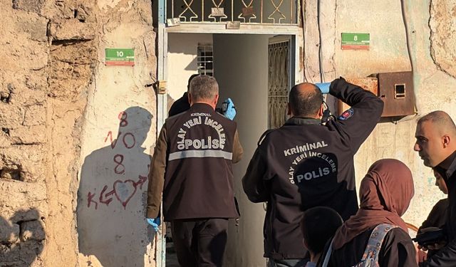 Malatya’da Dehşet Saatleri: Eve Tırmanıp Yatağındaki Eşini Bıçakladı!