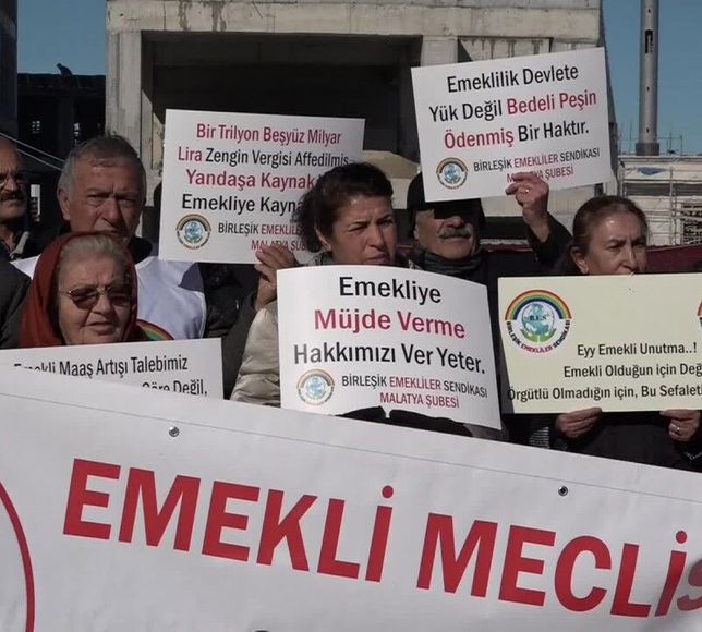 Malatya’da emekliler açlık sınırının altında kalan maaş artışlarını protesto etti