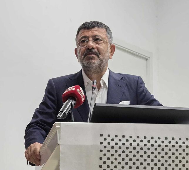 Atatürkçü Düşünce Derneği'nin konferansında konuşan Veli Ağbaba: 'Boynumu veririm, boyun eğmem'