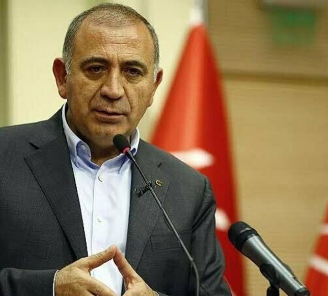 CHP'de Cemevi Depremi: Gürsel Tekin Tam 63 Üyenin Biletini Kesti!