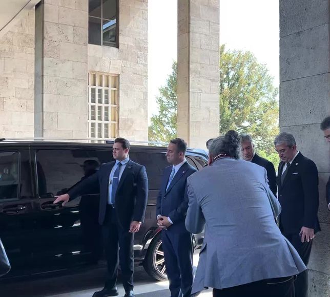CHP Grup Başkanı Özgür Özel kurultay ve kürsü krizinin gölgesinde TBMM'ye geldi!