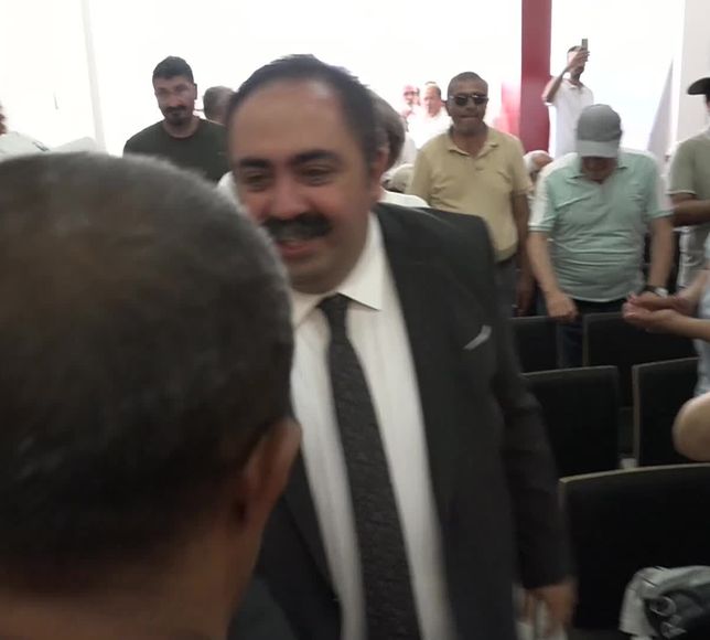 CHP Malatya'da Deprem: Barış Yıldız Görevden Alma Yazısını Yırttı, Demokrasi Nöbeti Başlattı!
