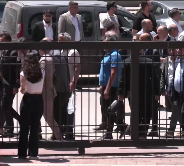 CHP'de deprem üstüne deprem: 833 imza teslim edildi, kurultay için gözler Genel Merkez'de!