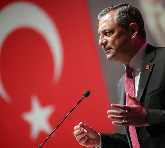 CHP'de "Gölge MYK" Toplandı! Özgür Özel A Takımını Topladı, İpler Tamamen Koptu!