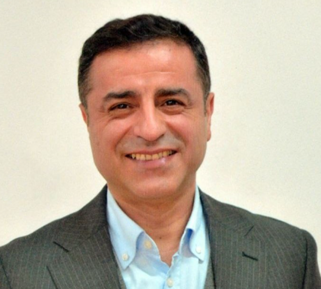 Demirtaş’tan Ankara’ya Sürpriz Çağrı: "Bahçeli Kapıya Gidip O Gazetecinin Elini Tutmalıydı!"