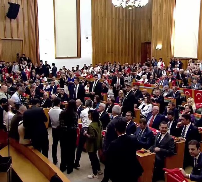 Dervişoğlu'ndan iktidara ezber bozan "Öcalan" çağrısı: Meclis'te çoğunluğunuz varsa referandum yapın!