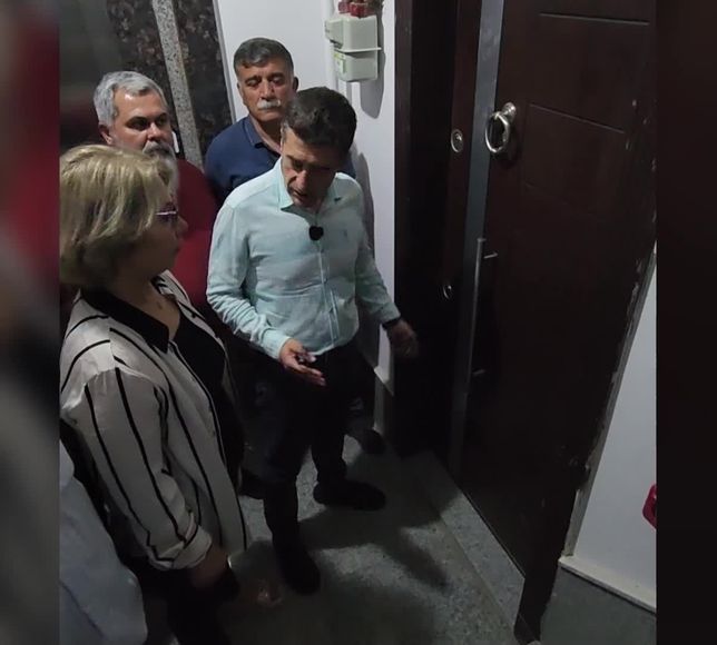 Malatya CHP'de "Kilit" Krizi: Seçilmiş Başkanlar İl Binası Önünde İsyan Etti!