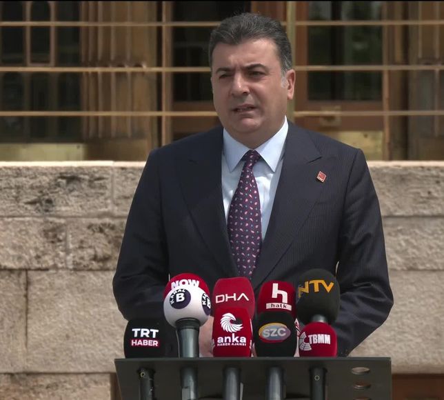 Zeynel Emre’den kurultay çağrısı: “PM düşmüştür, bu saatten sonra toplanmaması suçtur”