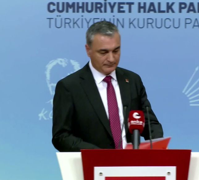 "Buyurun Meydan, Gelin Yarışalım!" CHP'de İpler Tamamen Koptu: 8 İl Yönetimi Görevden Alındı!