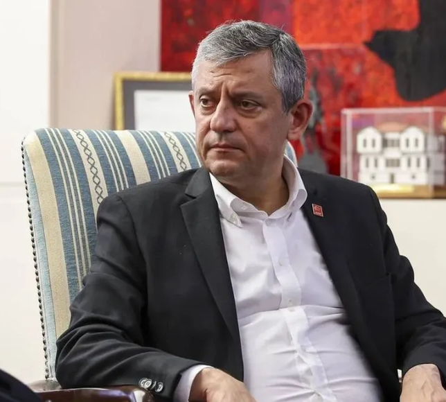 Cezaevinde Sürpriz Görüşme! Özgür Özel Deniz Göktaş'ı Parmaklıklar Arkasında Ziyaret Etti