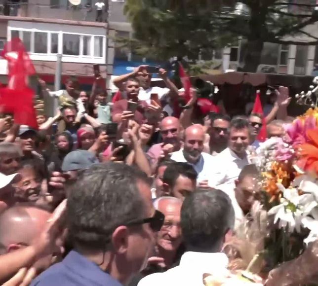 CHP Lideri Özgür Özel Niğde'de Sandık Resti Çekti: "Öyle 50 Artı 1 Değil, Yüzde 70'le Değiştireceğiz!"