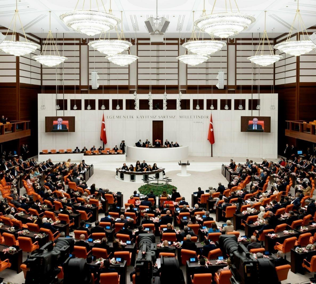 Meclis'te Gözler MHP Sıralarına Kilitlendi: Bahçeli "Açılsın" Dedi, MHP'li Vekiller Oylamada El Kaldırmadı!