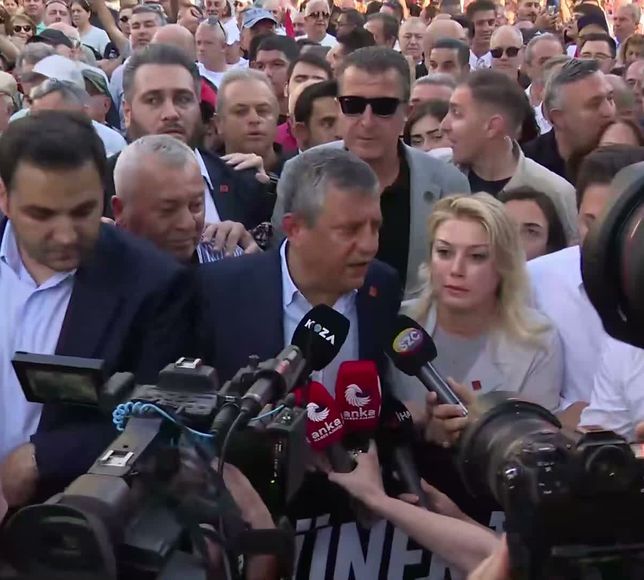 "O Gözümü Yumup Güvendiğim Evladımdır!" Özgür Özel’den Çankaya Operasyonuna Sert İsyan: "Ismarlama Bir Kumpas!"