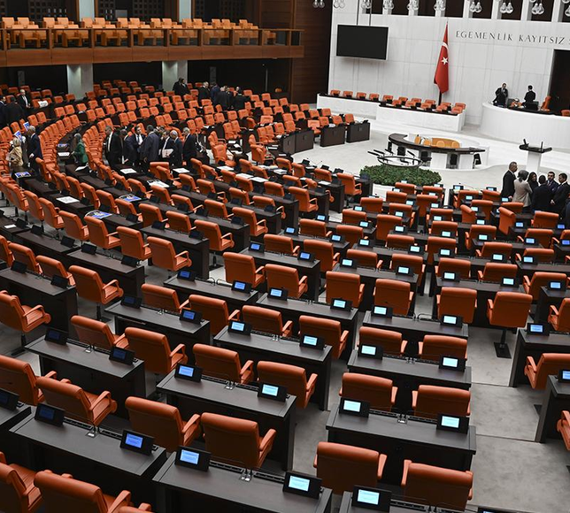 "Sıvacı, Boyacı Çıktı da Hiç Milletvekili Yok mu?" TBMM'de 15 Temmuz'un 10. Yılında 'Siyasi Ayak' Depremi!