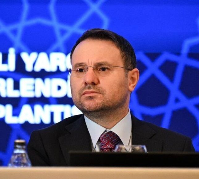 Türk Futbolunda Tarihi Deprem: Adalet Bakanı Açıkladı, Kulüp Yöneticilerine Eş Zamanlı Bahis Şikesi Operasyonu!